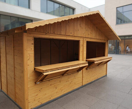 Drevený predajný stánok s výklopnými pultami