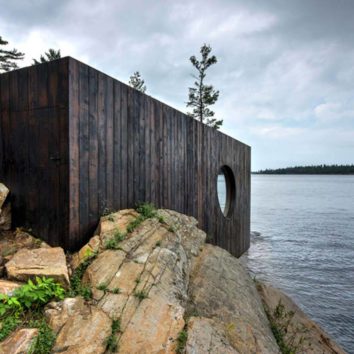 drevená sauna pri mori