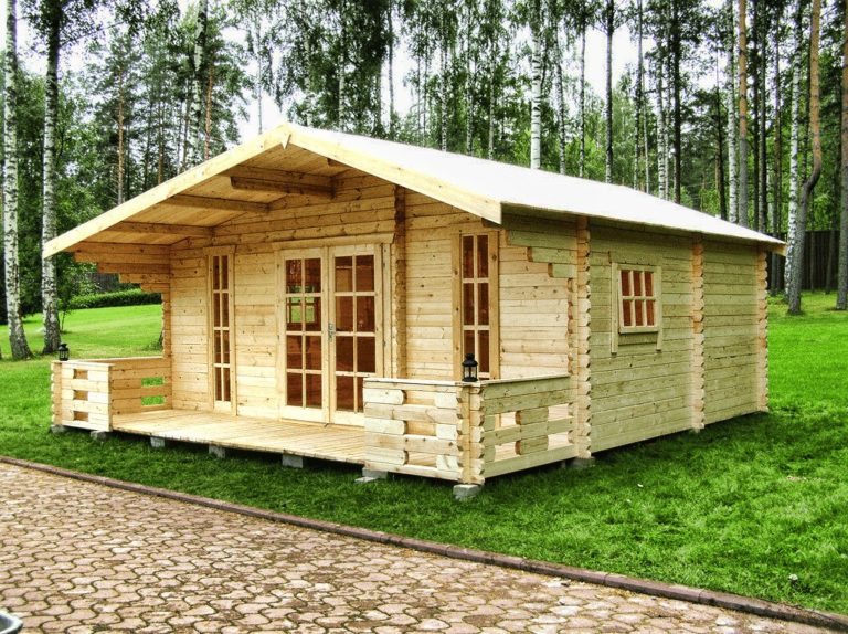 Drevený záhradný domček SANTIAGO – bočný pohľad na trávniku