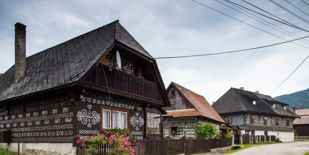 typické slovenské drevenice