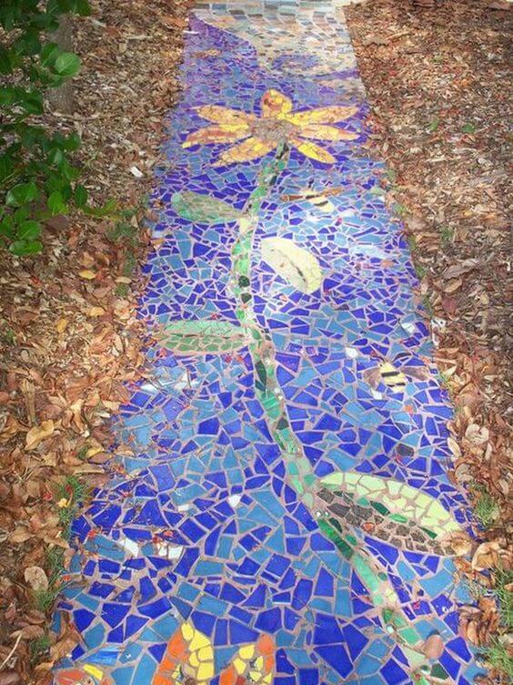 mozaikový chodník na záhrade