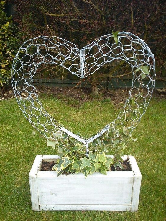 záhradná dekorácia srdce z pletiva